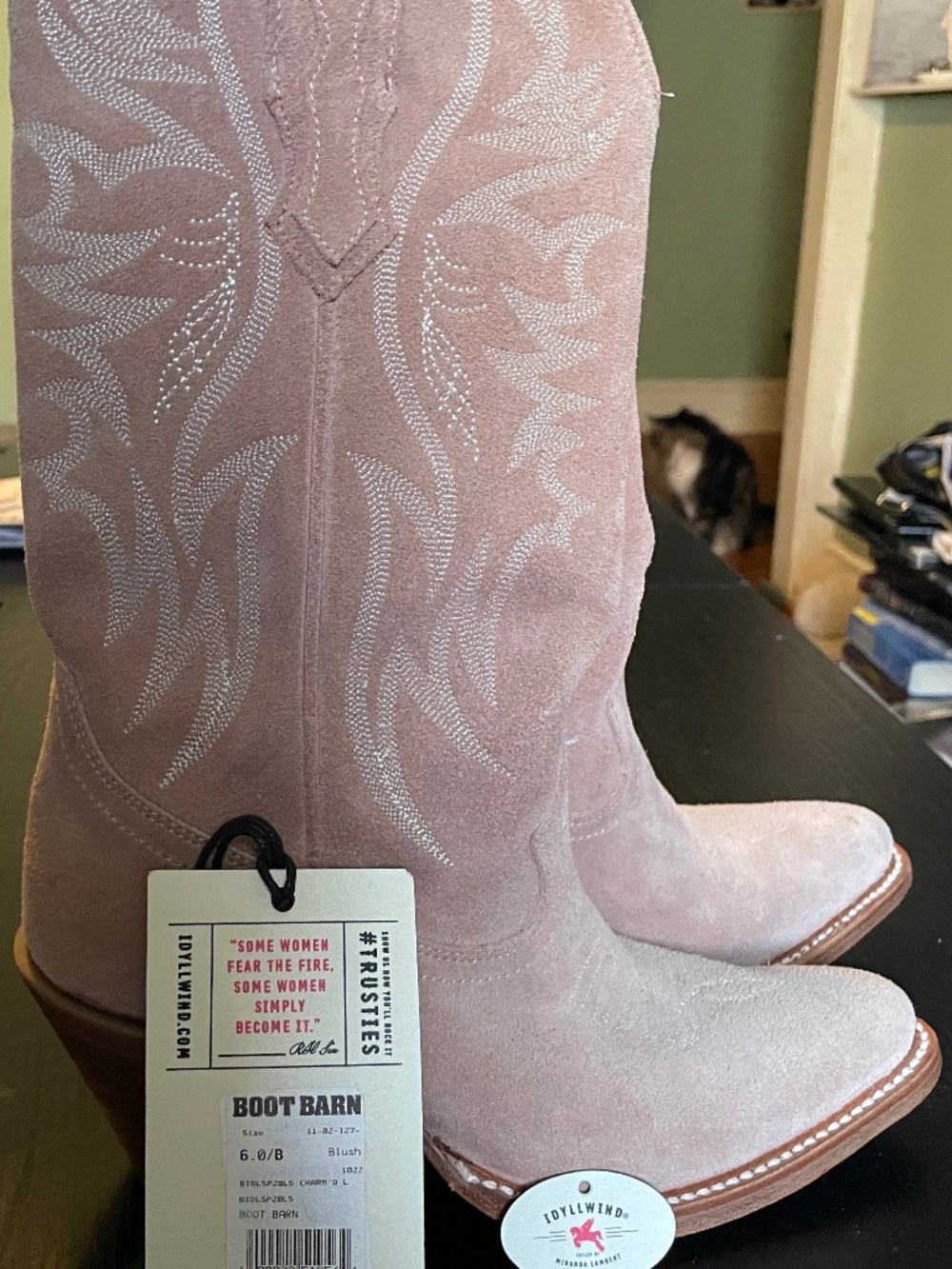 RARE Discontinued Idyllwind Miranda Lambert Charmed Life Pink Rose Suede Western